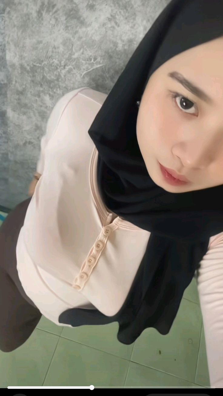 Viral Indonesia Terbaru 2025 Bibirmu Menarikku Seperti Gravitasi Abg Hijab Indonesia 2025 Viral