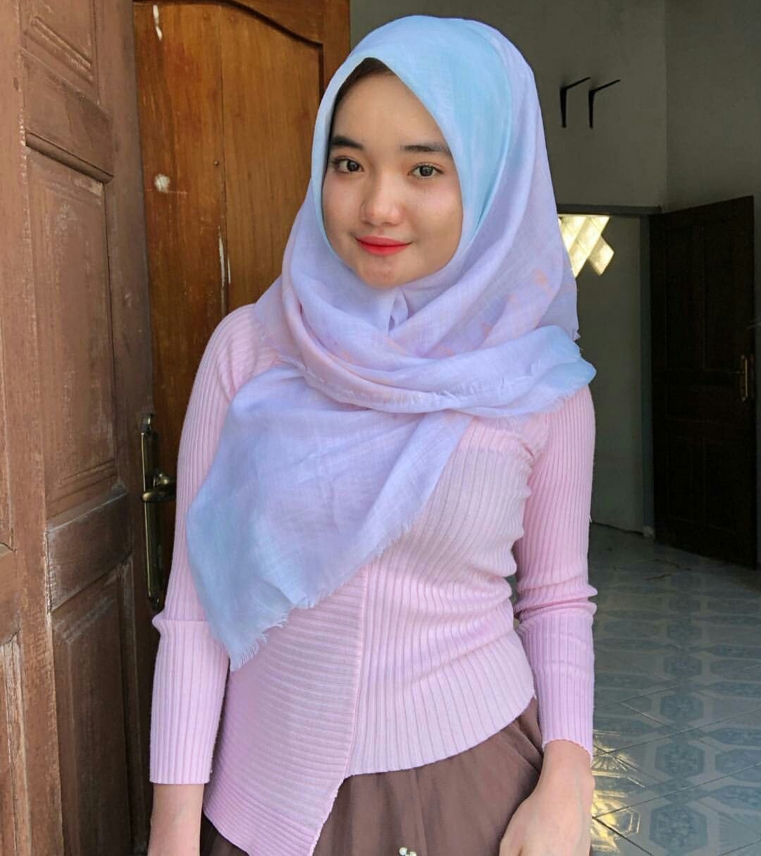 Anak Viral Hijab Indo Hug Tightly Without Distance Wiwik Top Global